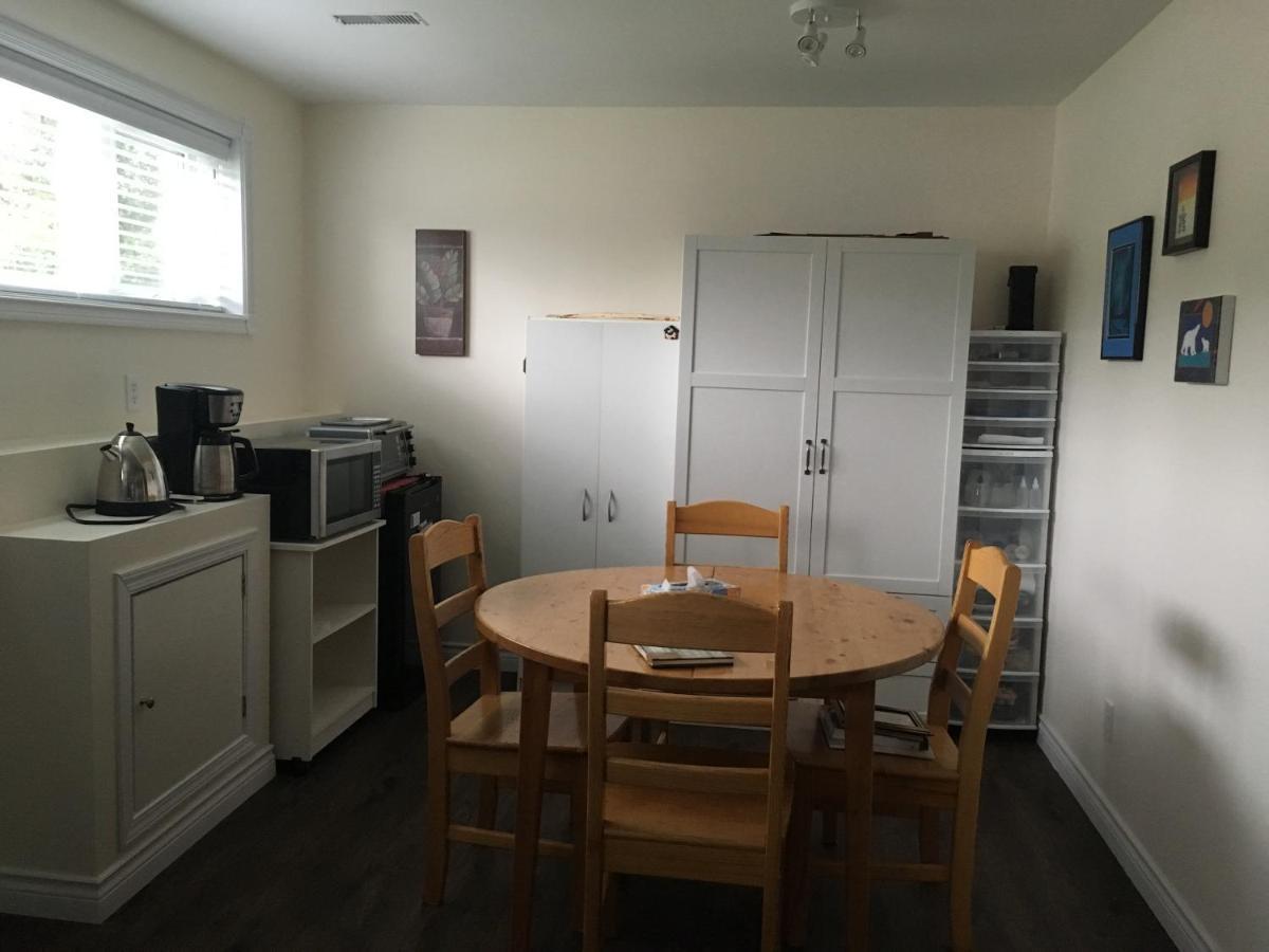 Polar Nights Bed and Breakfast Yellowknife Buitenkant foto