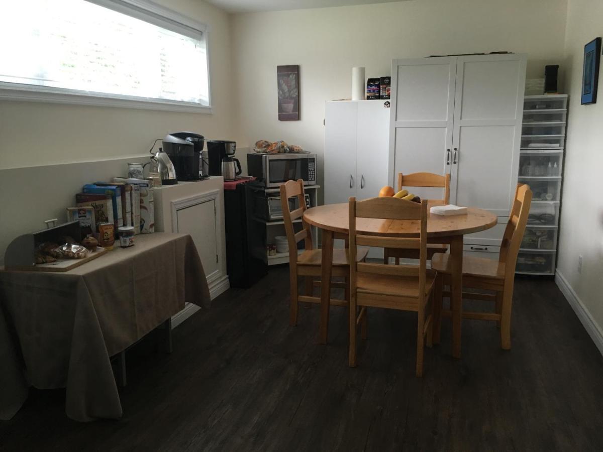 Polar Nights Bed and Breakfast Yellowknife Buitenkant foto